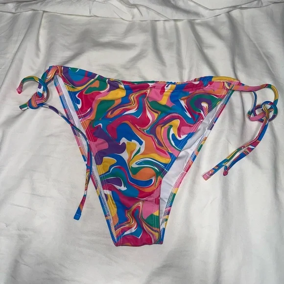 Bikini Set - Picture 3 of 3